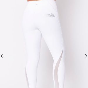 NWOT Lululemon Train Times Vegas Tights